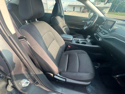 Used 2025 Nissan Altima 2.5 SV FWD image 14