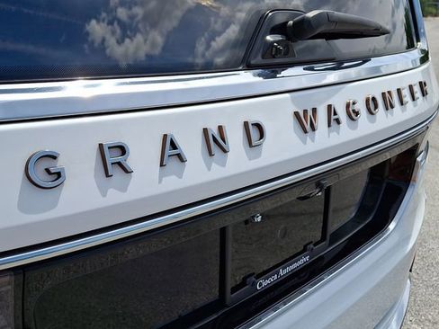 Used 2023 Jeep Grand Wagoneer Series III AWD/4WD image 29