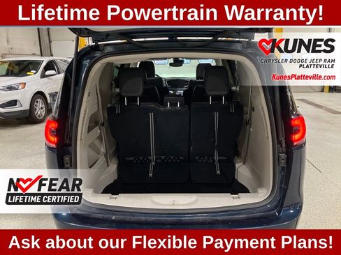 Used 2023 Chrysler Pacifica Touring-L image 33