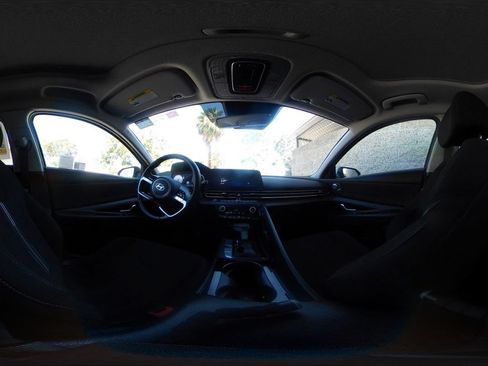 Used 2025 Hyundai Elantra SEL FWD image 43