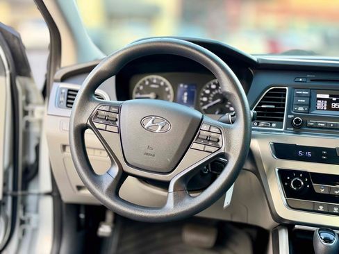 Used 2017 Hyundai Sonata SE FWD image 12