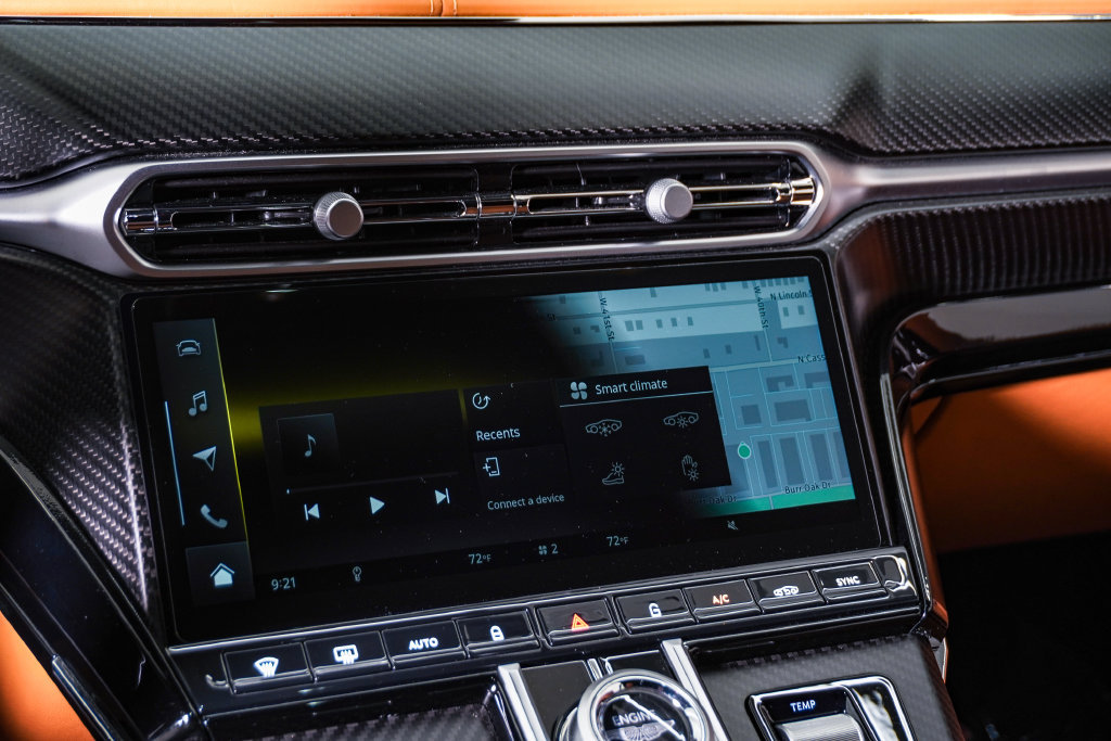 Used 2025 Aston Martin V8 Vantage Coupe RWD image 27