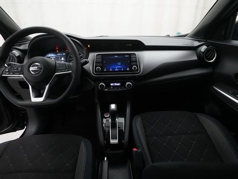 Used 2018 Nissan Kicks SV image 5