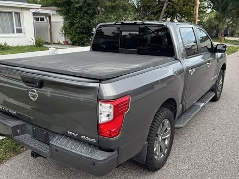 Used 2018 Nissan Titan SV w/ SV Convenience Package AWD/4WD image 7