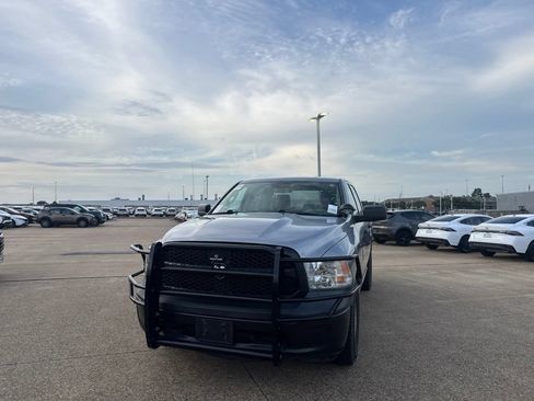 Used 2020 RAM 1500 4x4 Crew Cab Classic image 6