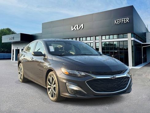 Used 2023 Chevrolet Malibu RS FWD image 2