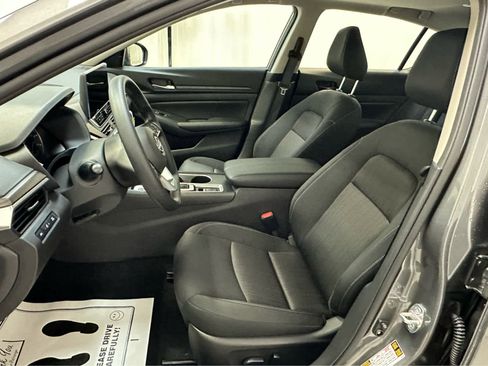 New 2025 Nissan Altima 2.5 SV image 4