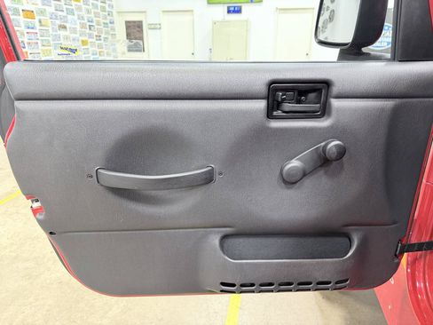 Used 2005 Jeep Wrangler Unlimited AWD/4WD image 26