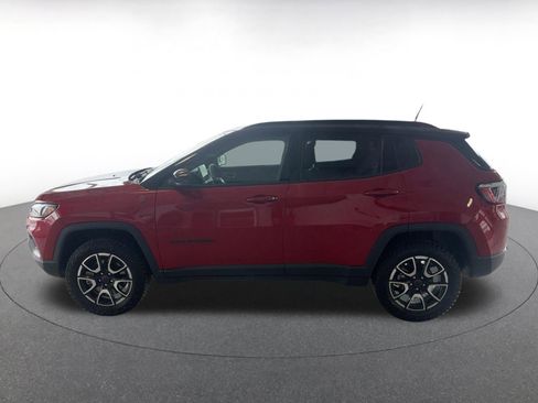 Used 2025 Jeep Compass Trailhawk image 12