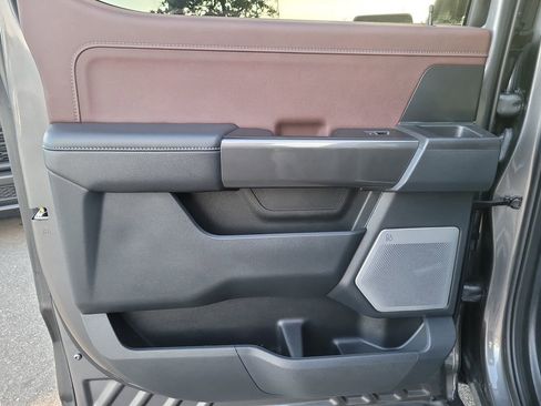 Used 2022 Ford F150 Lariat w/ Equipment Group 502A High image 8