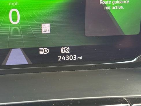 Used 2025 Volkswagen Atlas SEL AWD/4WD image 4