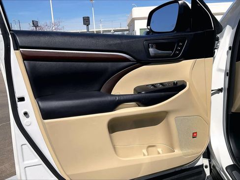 Used 2016 Toyota Highlander Limited image 20