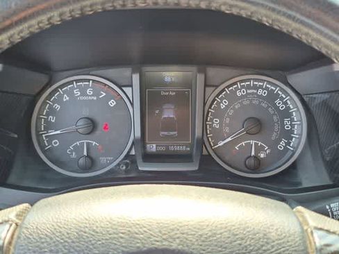 Used 2019 Toyota Tacoma TRD Off-Road AWD/4WD image 35