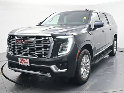 Used 2025 GMC Yukon XL Denali image 2
