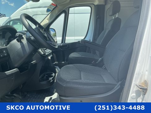 Used 2024 RAM ProMaster 2500 w/ Convenience Group FWD image 11