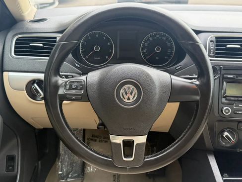 Used 2013 Volkswagen Jetta SE FWD image 17