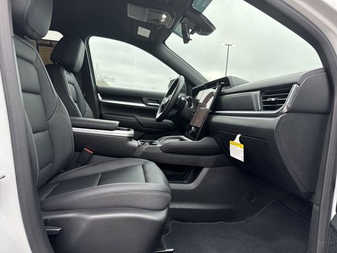 Used 2026 GMC Terrain Elevation w/ Elevation Premium Package image 30