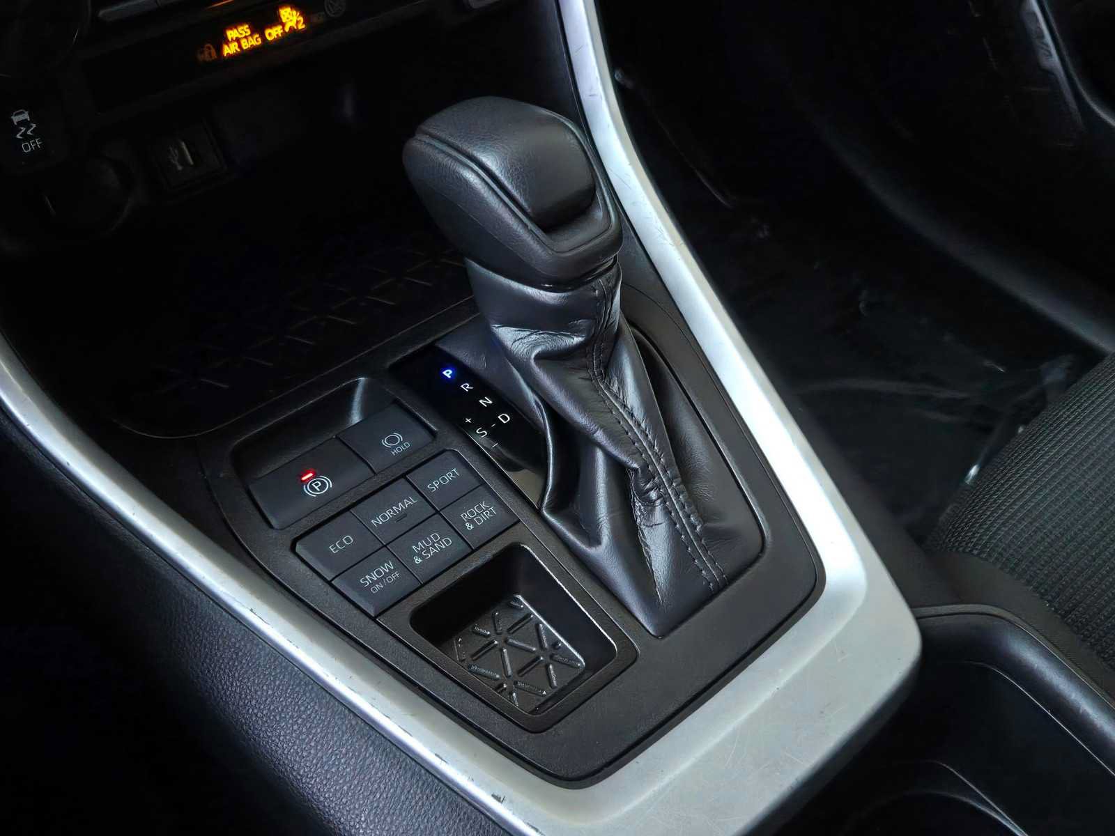 Certified 2025 Toyota RAV4 LE AWD/4WD image 16