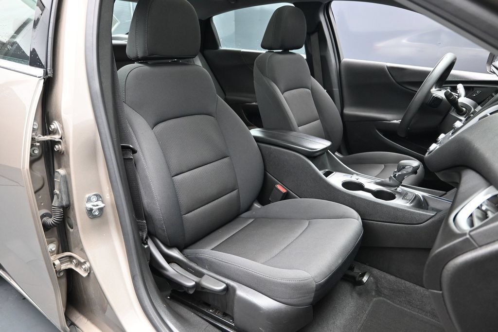 Used 2024 Chevrolet Malibu LT FWD image 15