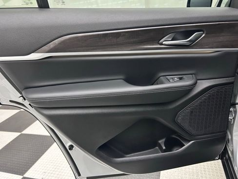 New 2025 Jeep Grand Cherokee L Limited image 13