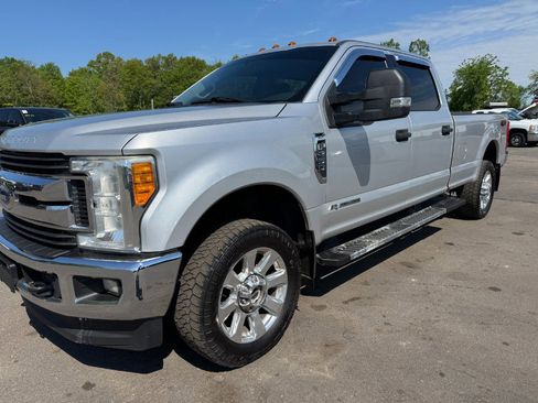 Used 2017 Ford F250 XLT w/ XLT Value Package AWD/4WD image 9