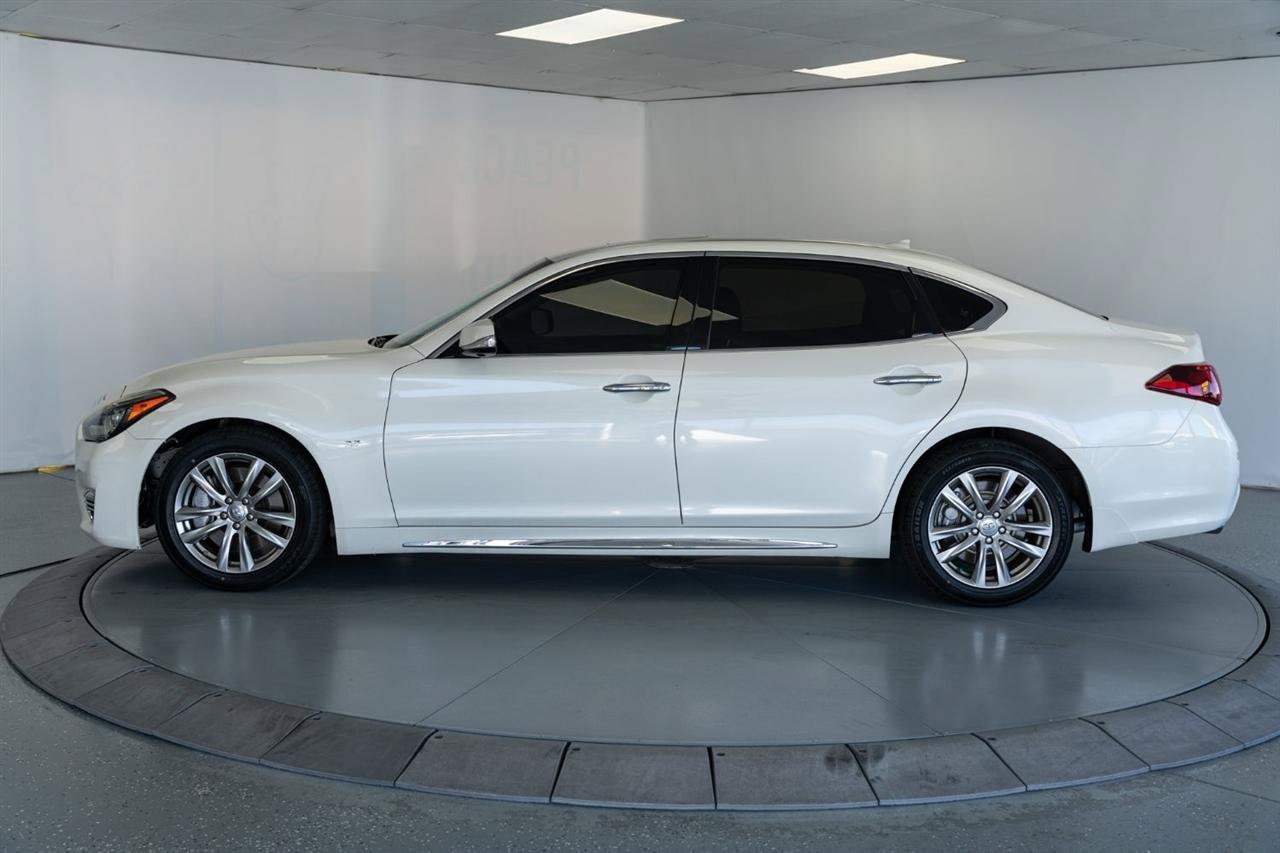 Used 2018 INFINITI Q70 L 3.7 AWD/4WD image 4