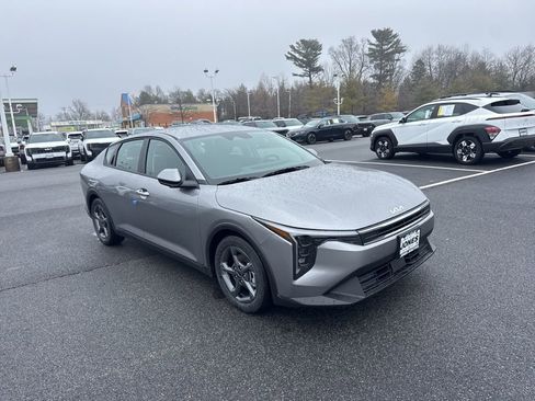 New 2026 Kia K4 LXS image 2