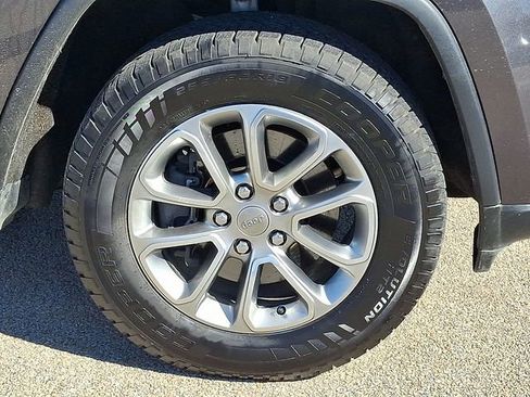 Used 2021 Jeep Grand Cherokee Laredo image 8