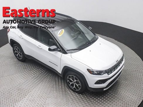 Used 2025 Jeep Compass Limited AWD/4WD image 3