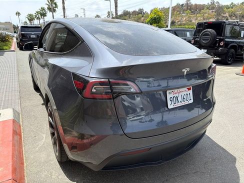 Used 2022 Tesla Model Y Long Range AWD/4WD image 7