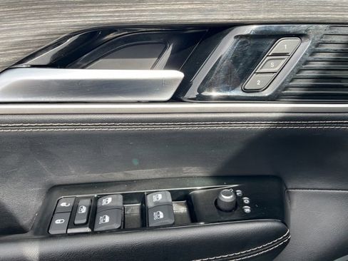 Used 2024 Jeep Wagoneer Series II w/ Flexible Seating Group image 18