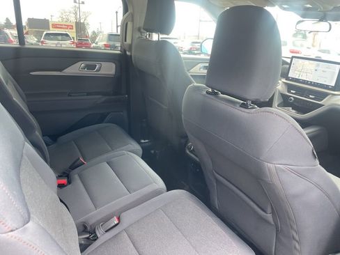 Used 2025 Ford Explorer Active image 35