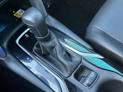 Used 2022 Toyota Corolla Cross XLE w/ Black Badges Package (TMS) image 19