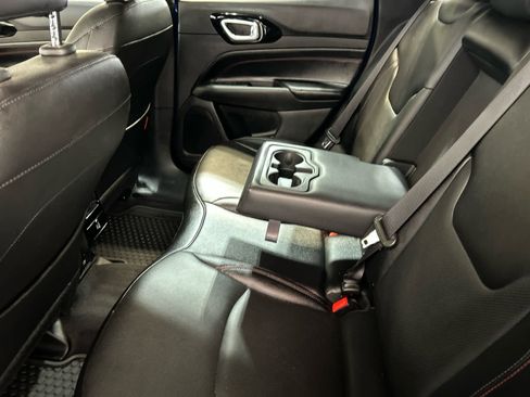 Used 2025 Jeep Compass Trailhawk w/ Trailhawk Elite Group AWD/4WD image 5