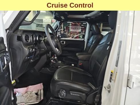 Used 2023 Jeep Wrangler Unlimited Sahara AWD/4WD image 10