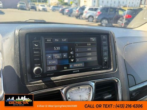 Used 2013 Chrysler Town & Country Touring FWD image 15