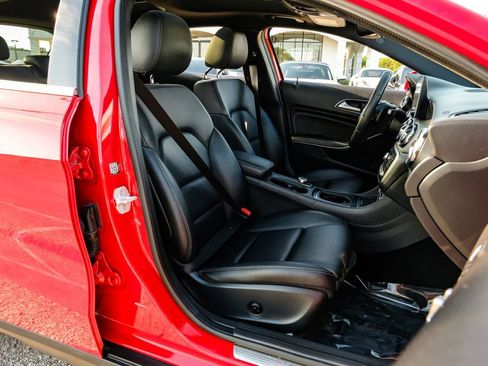 Used 2018 Mercedes-Benz GLA 250 image 34
