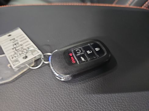 Used 2025 Honda Pilot TrailSport image 36