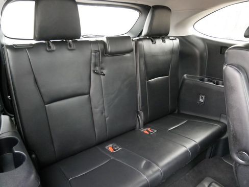 Used 2021 Toyota Highlander XLE image 28