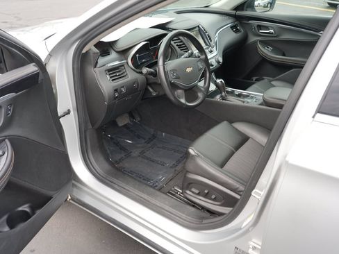 Used 2016 Chevrolet Impala LT FWD image 13
