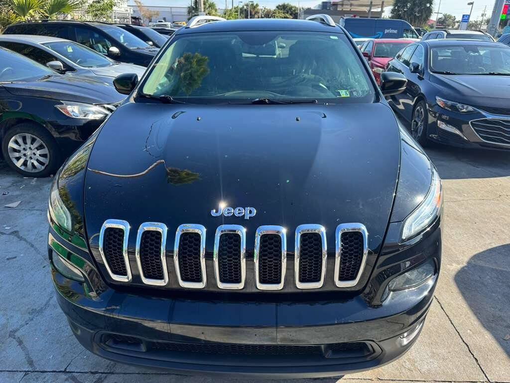 Used 2018 Jeep Cherokee Latitude AWD/4WD image 1