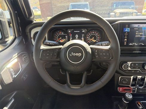 Used 2024 Jeep Gladiator Sport image 23