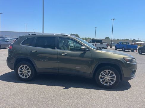 Used 2019 Jeep Cherokee Latitude w/ Popular Appearance Group AWD/4WD image 6