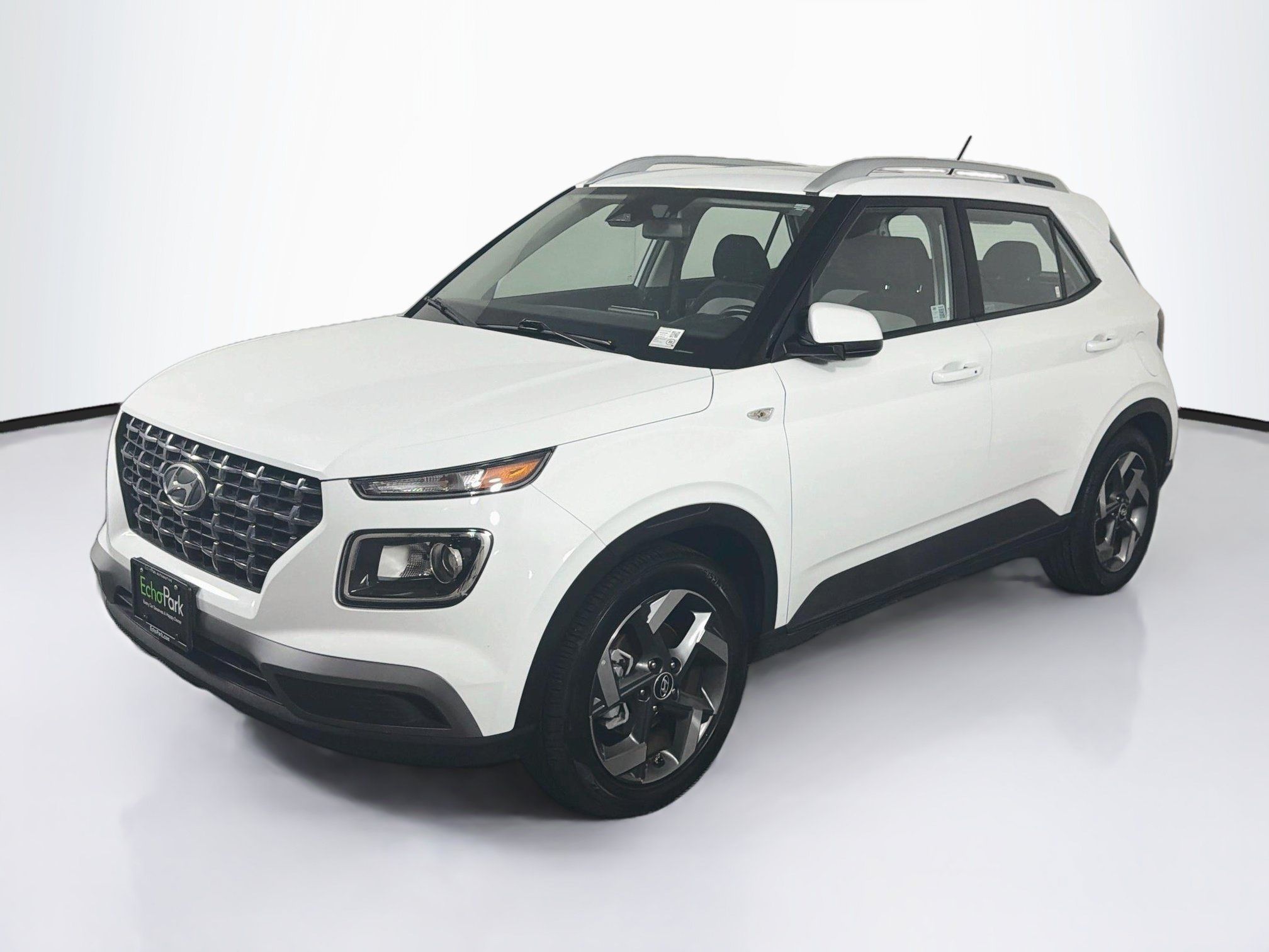 Used 2025 Hyundai Venue SEL FWD image 3