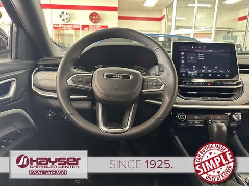 Used 2024 Jeep Compass Latitude AWD/4WD image 15