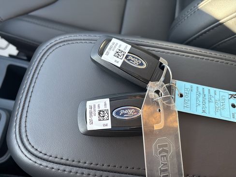 New 2025 Ford Maverick Lariat w/ Black Appearance Package image 32