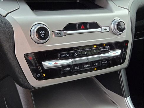 Used 2022 Ford Explorer XLT w/ Equipment Group 202A image 32