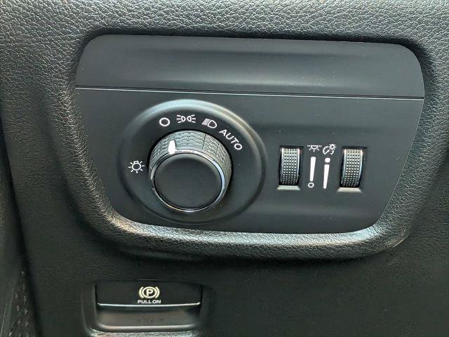 Certified 2025 Jeep Grand Cherokee Laredo RWD image 23