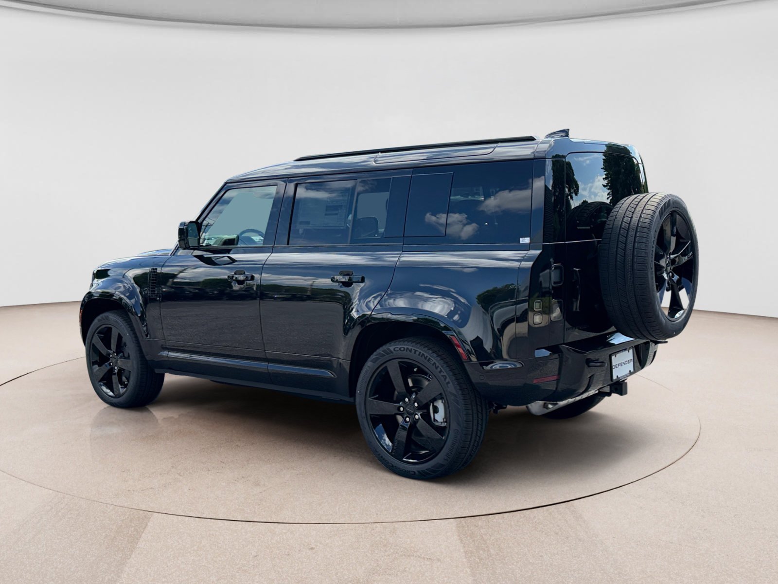 New 2026 Land Rover Defender 110 X-Dynamic SE AWD/4WD image 3