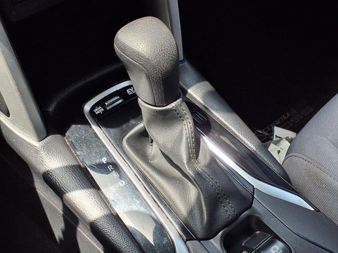 Used 2023 Toyota Corolla Cross AWD Hybrid image 21